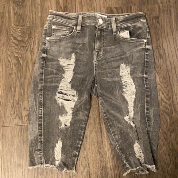 Super flattering Guess Bermuda shorts - Picture 3 of 5